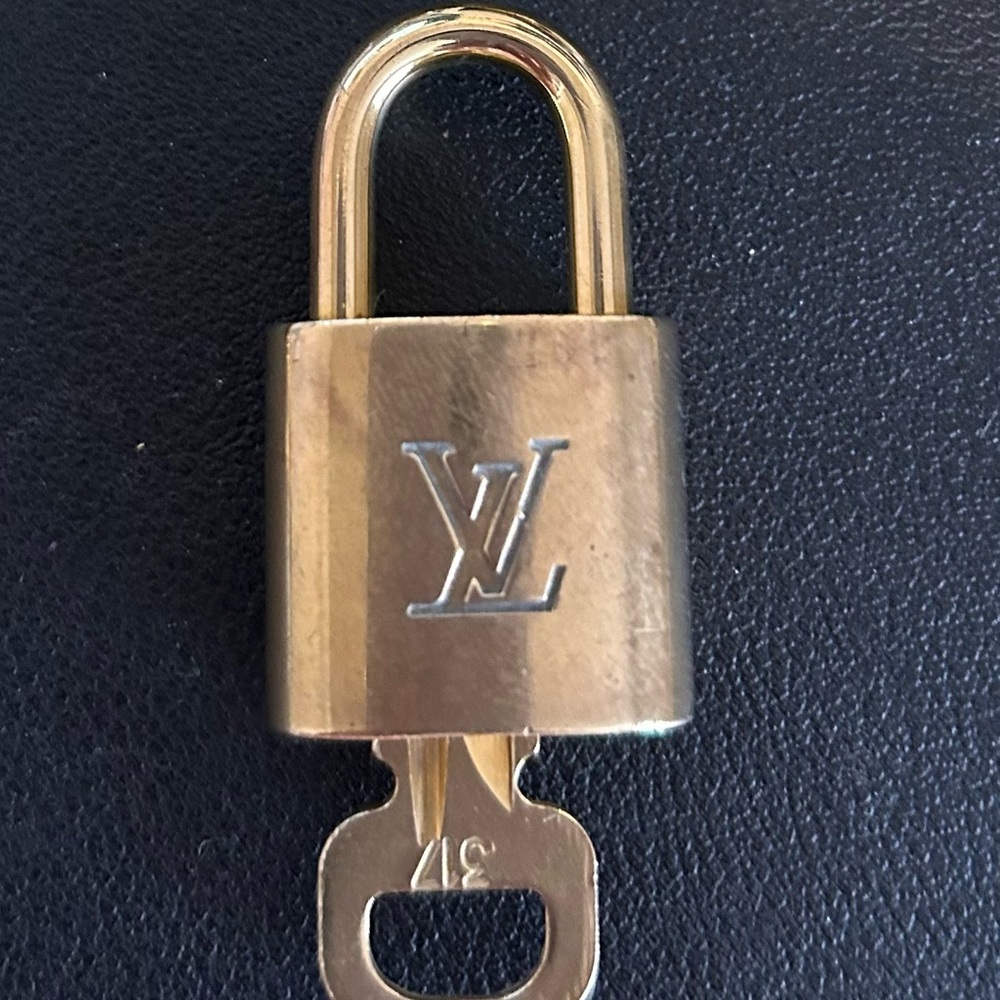 Louis Vuitton Lock & Key - choose your number - Picture 9 of 16